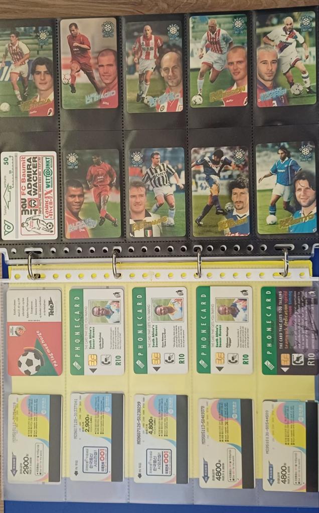 Map met ruim 200 telefoonkaarten - Thema Voetbal, Verzamelen, Ophalen of Verzenden