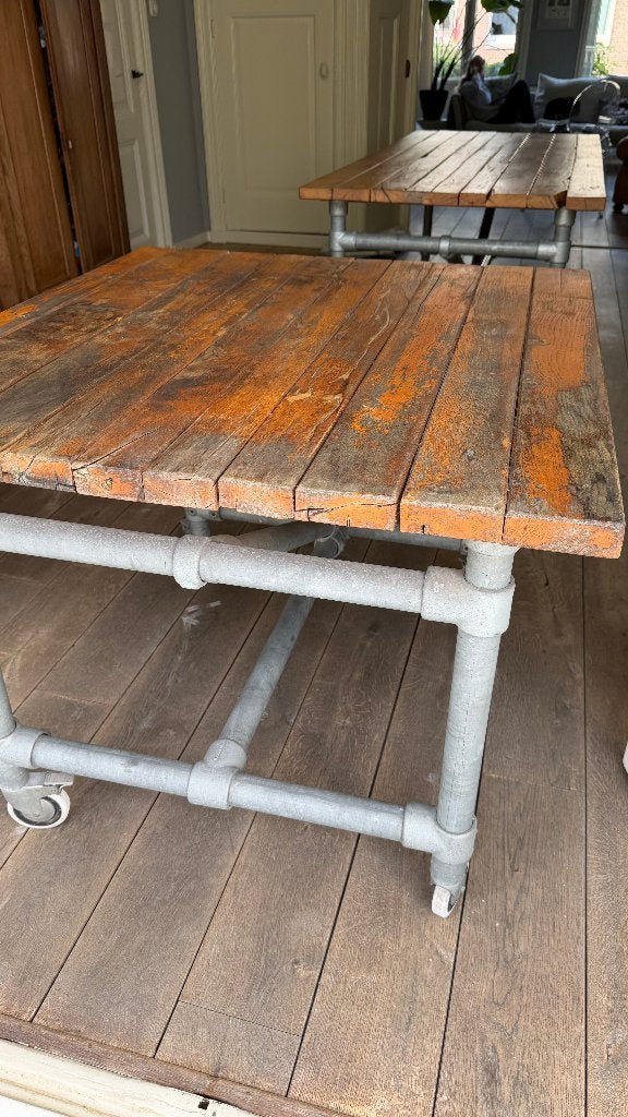 Foto 7 van Eettafel(s) van eikenhout en steigenbuizen