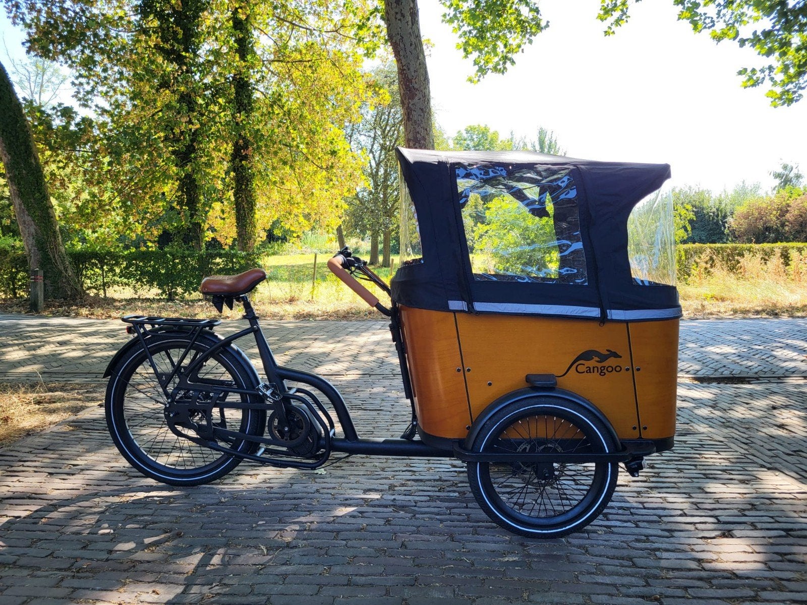 Bakfiets Cangoo Buckle - 4 zitplekken, incl. accessoires, Fietsen en Brommers, Fietsen | Bakfietsen, Ophalen, Gebruikt, 4 kinderen of meer