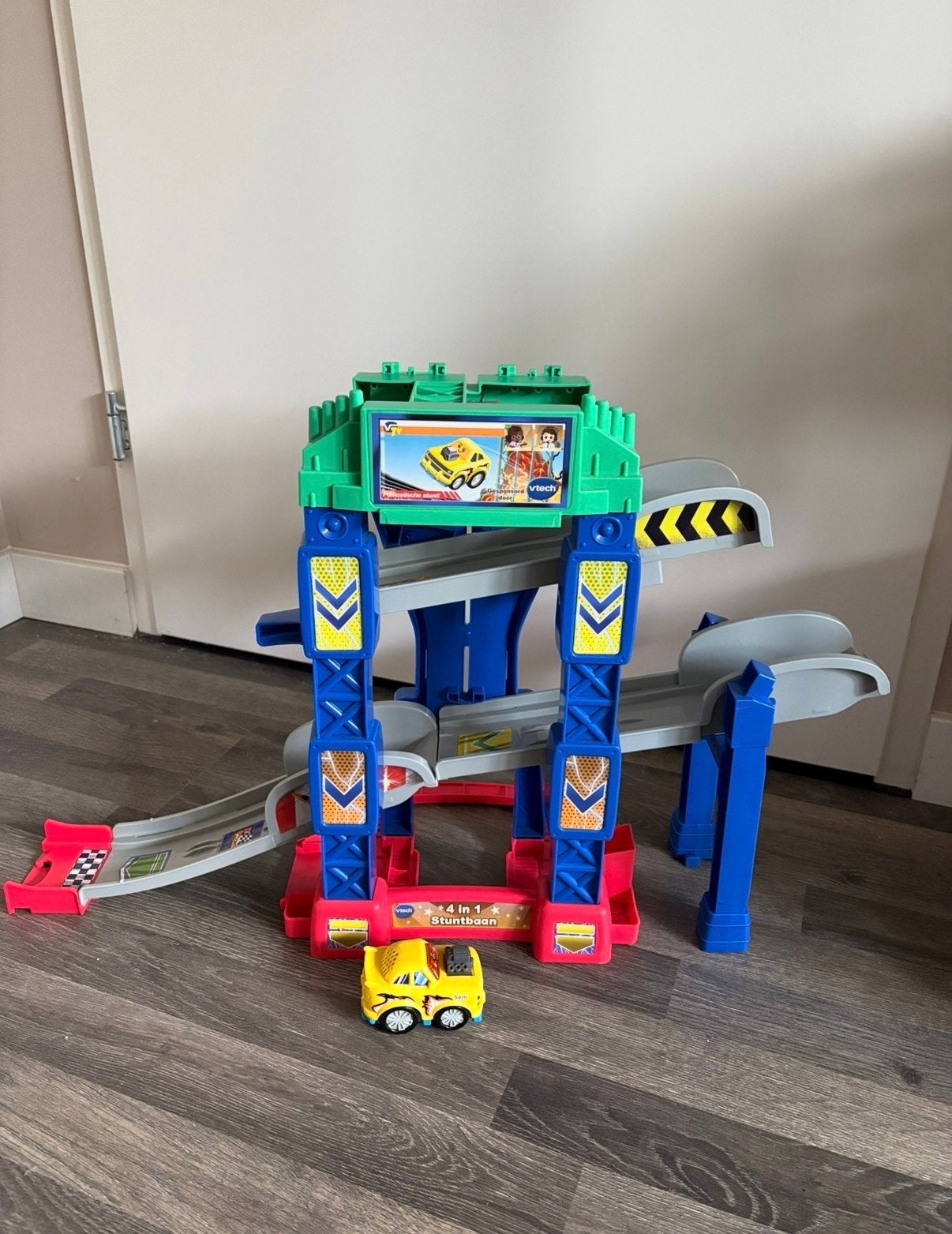 VTech Toet Toet Stuntbaan 4-in-1 met 2 auto's, Kinderen en Baby's, Ophalen, Zo goed als nieuw, 2 tot 4 jaar