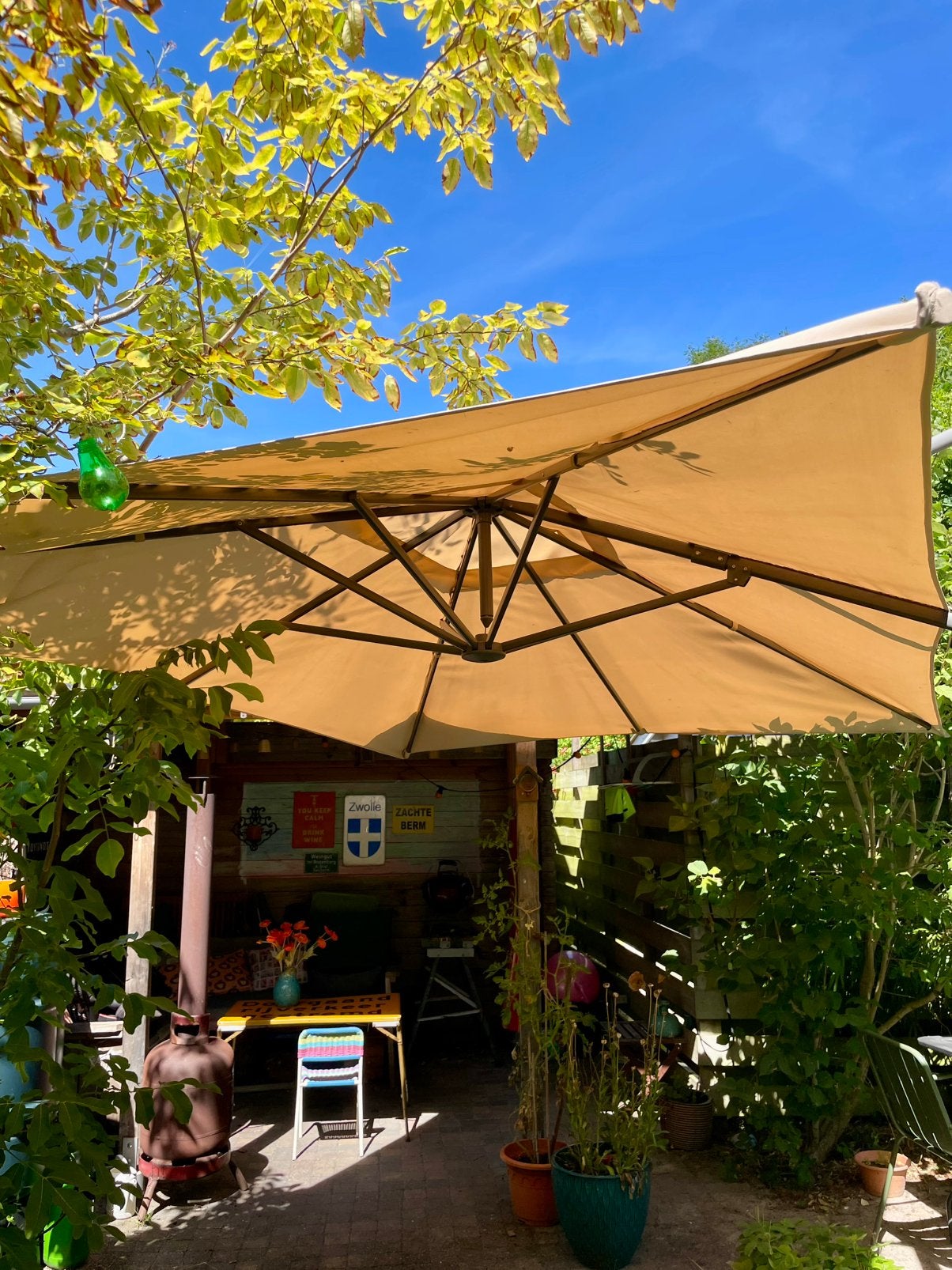 IKEA Segarlö rechthoekige zweefparasol met tegelvoet, Ophalen, Kantelbaar, 2 tot 3 meter, Zweefparasol