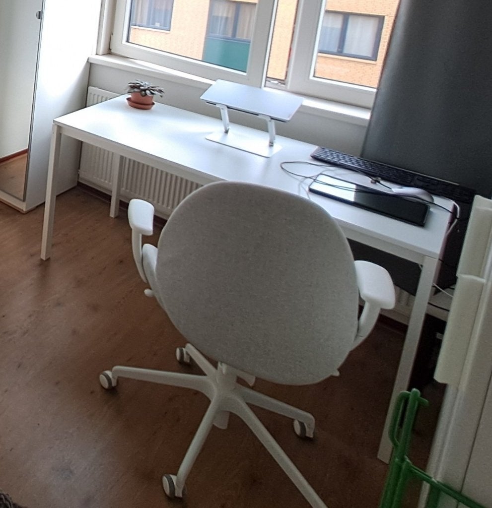 Tafel / Bureau Ikea, Ophalen, Scandinavisch, Spaanplaat of MDF, Zo goed als nieuw