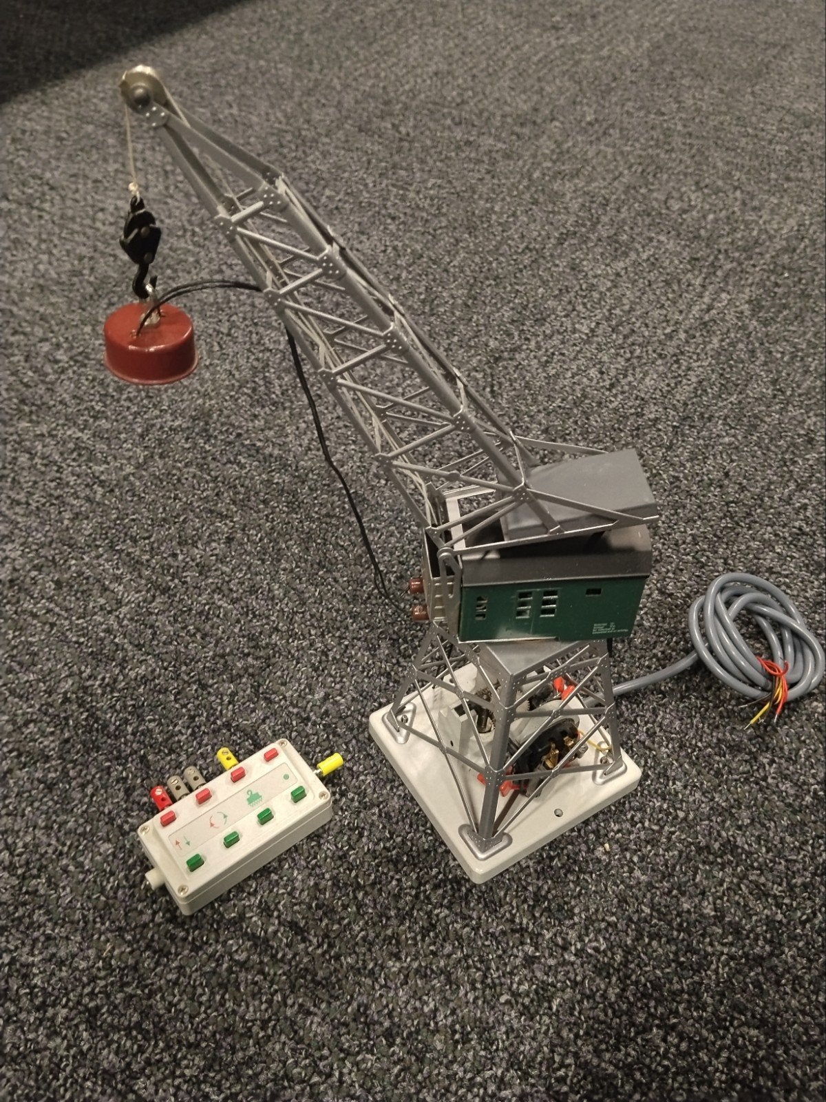 Märklin hijskraan 7051 met magneet en schakelkast, Hobby en Vrije tijd, Modeltreinen | H0, Wisselstroom, Gebruikt, Overige typen