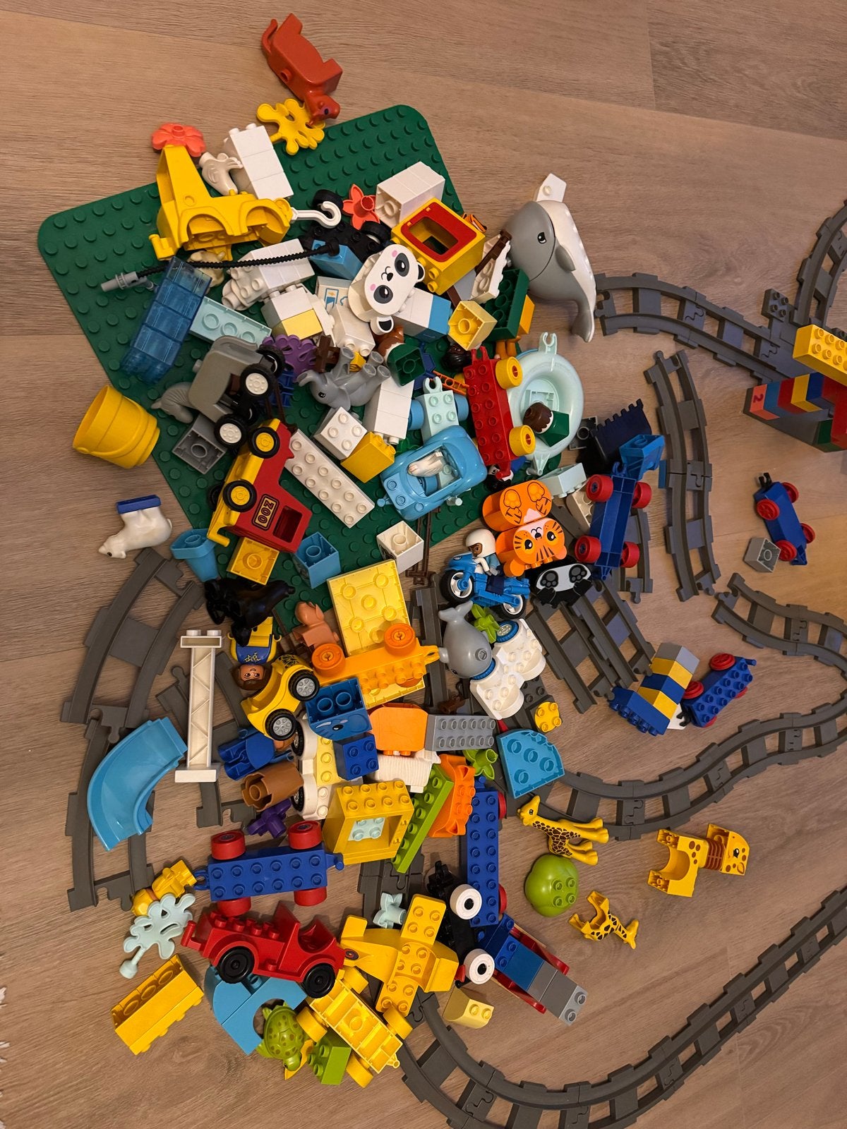 Foto 4 van Grote Duplo collectie met treinbaan