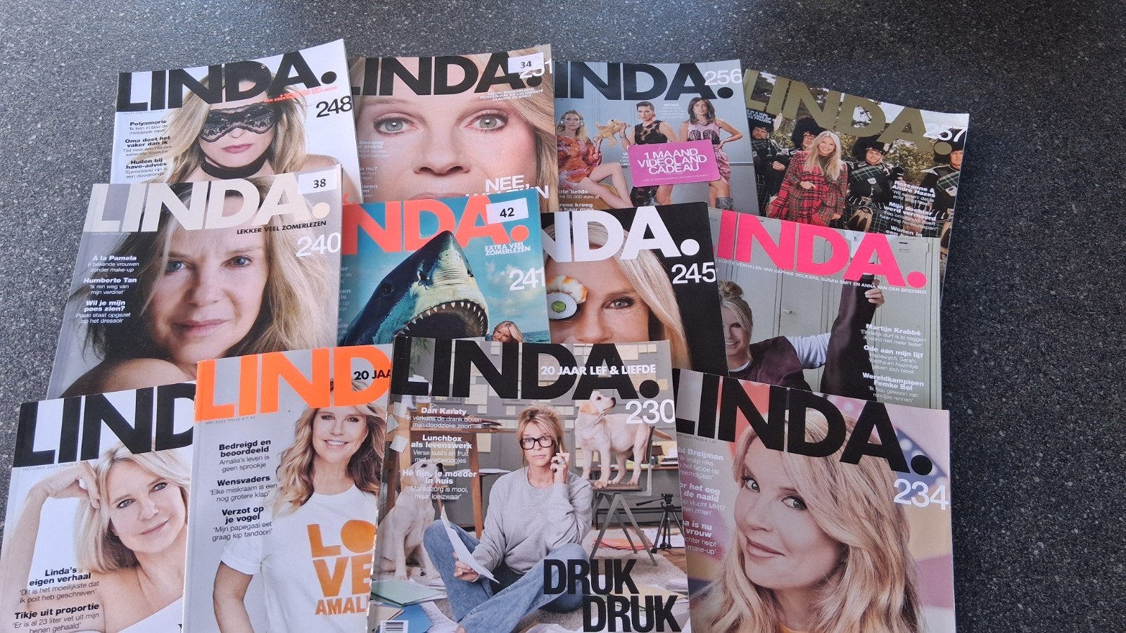 LINDA.  12 stuks - nrs. 219, 226, 230, 234, 240, 2, Ophalen of Verzenden, Gelezen, Damesbladen