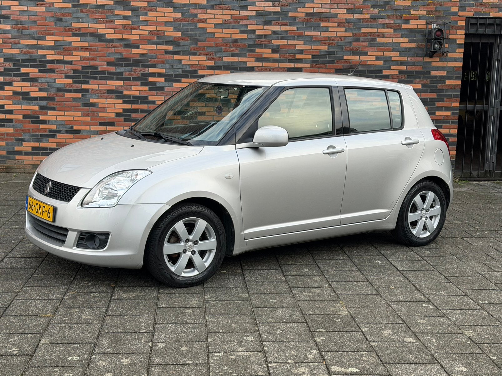 Suzuki Swift 1.3 5DRS 2008 Grijs - SHOGUN uitvoering/AIRCO, Voorwielaandrijving, Dealer onderhouden, Stof, 40 €/maand