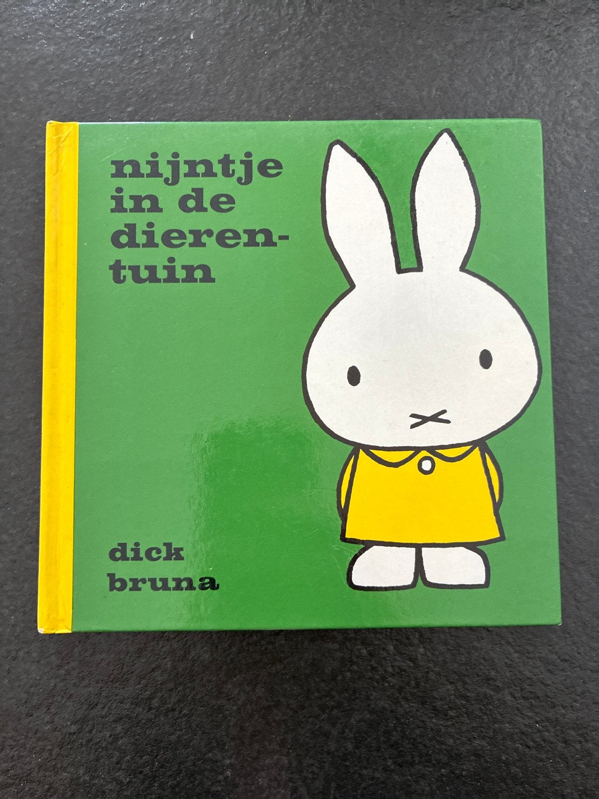 Nijntje in de dierentuin - Dick Bruna, Jongen of Meisje, Ophalen of Verzenden, Zo goed als nieuw, Voorleesboek
