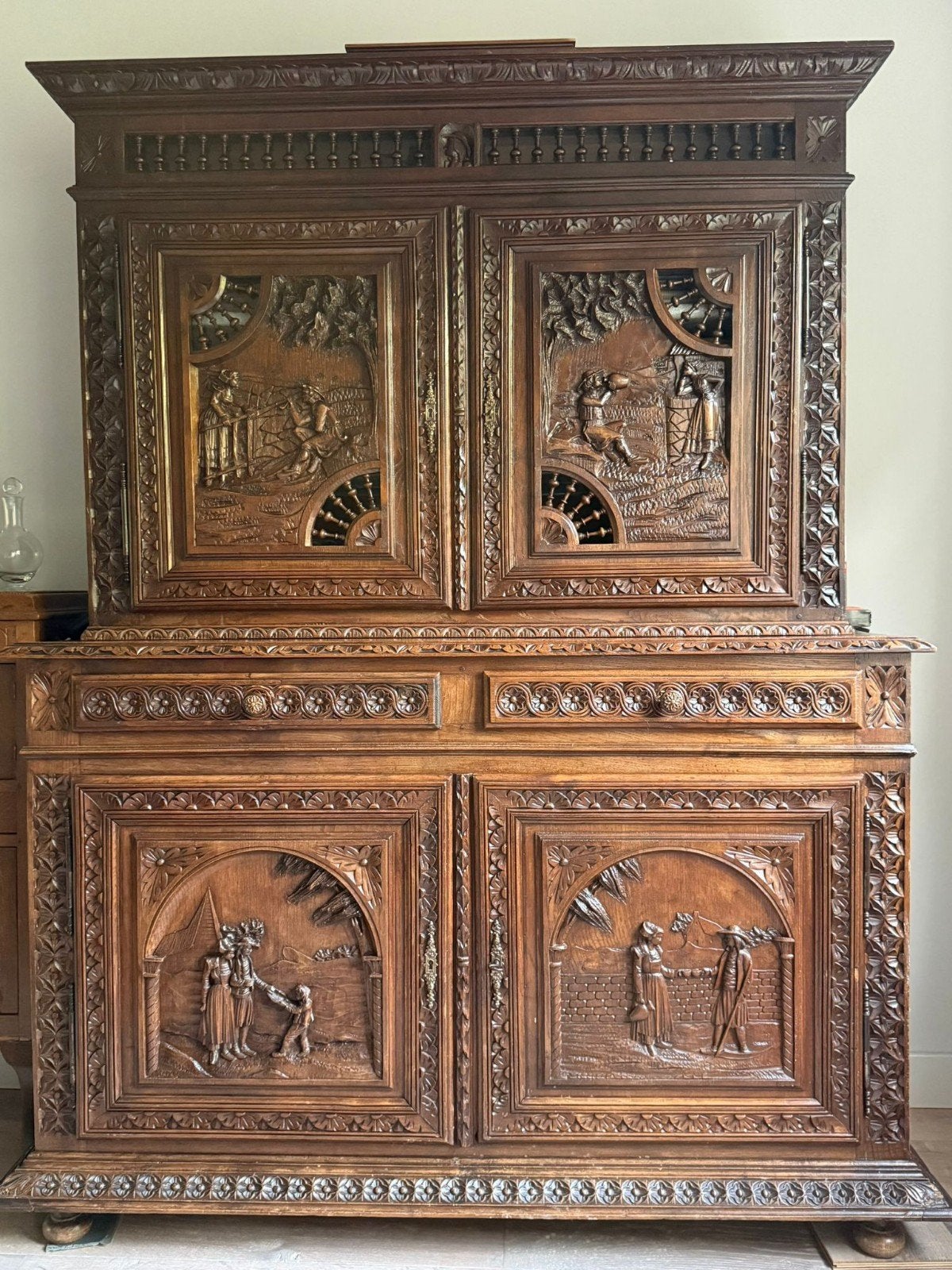 Prachtige Bretonse houtsnijkast- ca. 150jaar oud, Ophalen