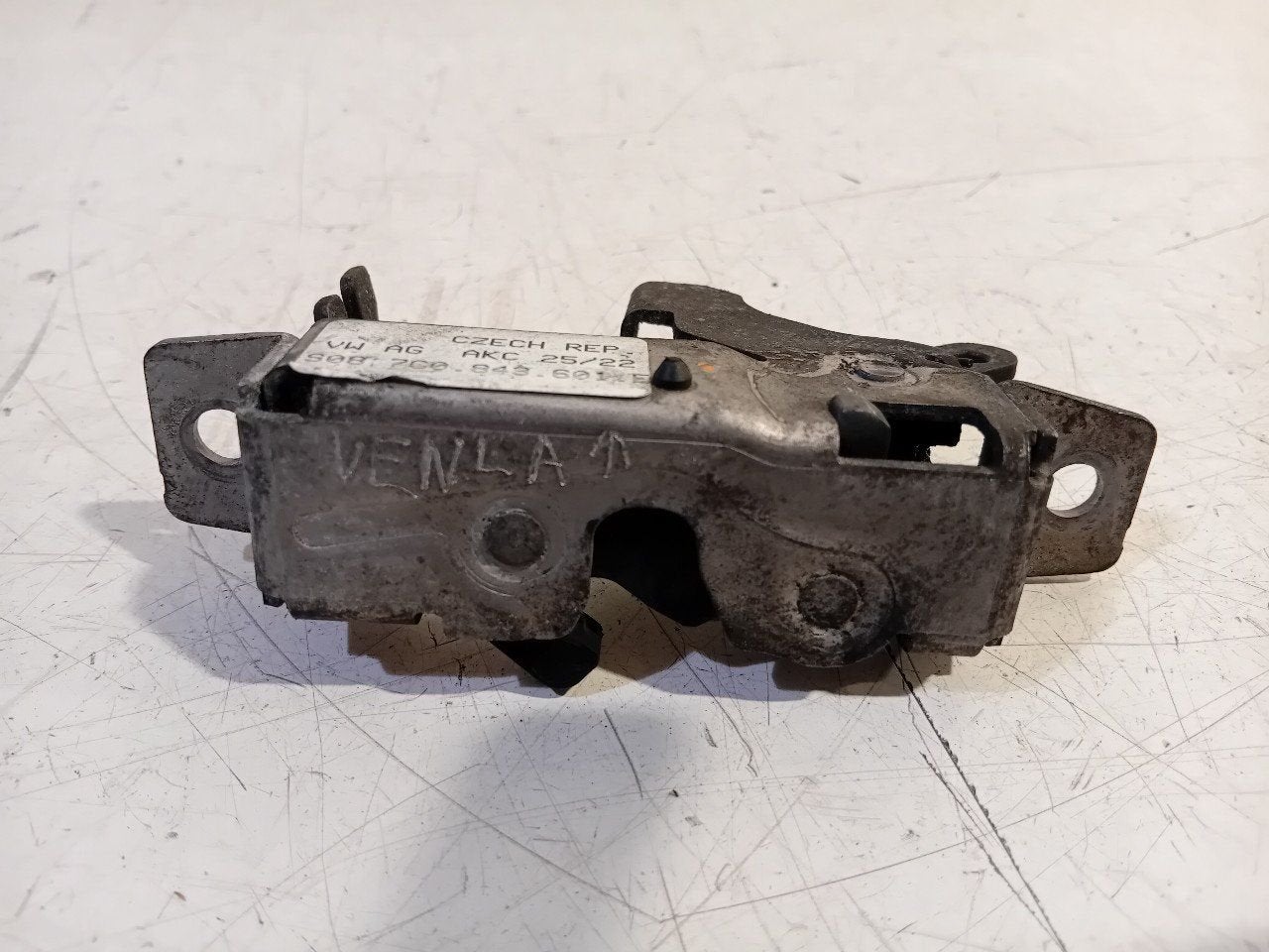 Slotvanger Volkswagen Crafter, Onderdelen@venauto.nl, Van der Ven Autorecycling B.V., Gebruikt, Ettenseweg 76, 4706 PB Roosendaal, The Netherlands