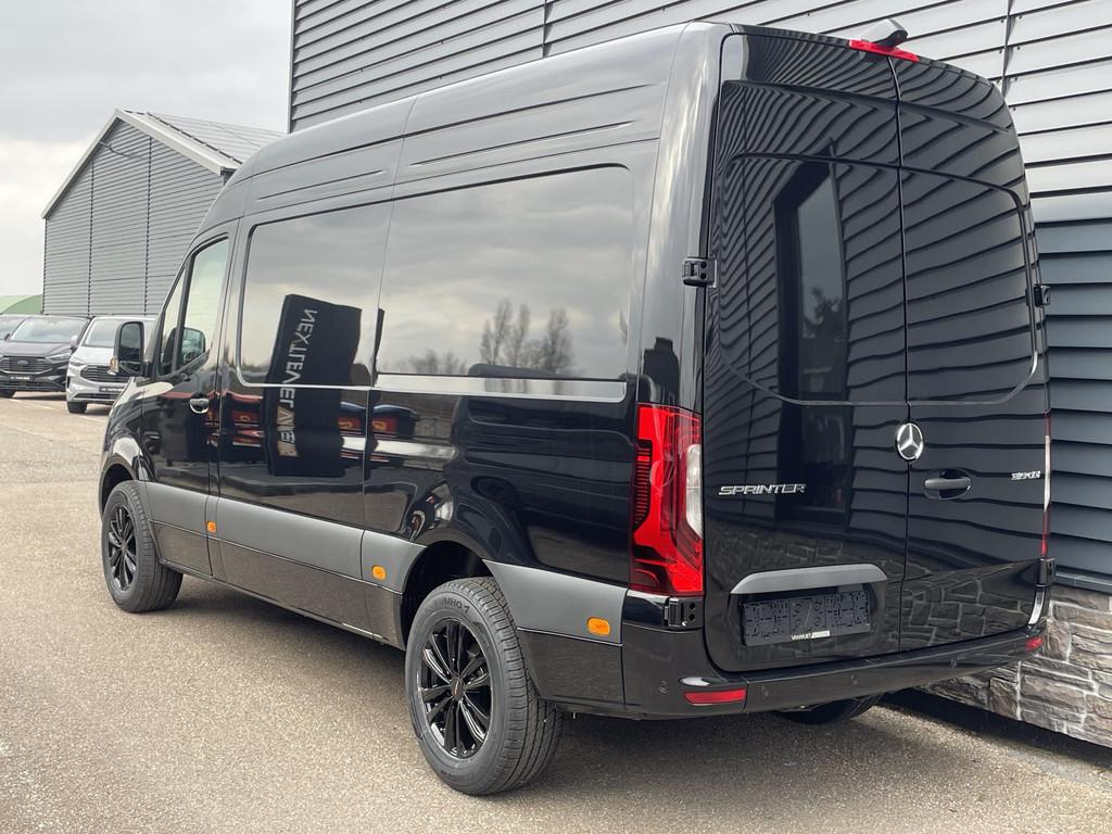 Mercedes-Benz Sprinter 319 CDI AUTOM.L2H2 RWD 190 PK 3.5 T C, Auto's, Bestelauto's, Automaat, Gebruikt, Zwart, Met garantie (alle)