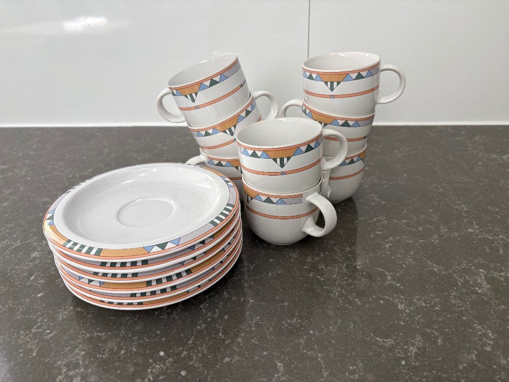 6 kop en schotels, strak grafisch design, Ophalen, Zo goed als nieuw, Overige stijlen, Kop(pen) en/of Schotel(s)