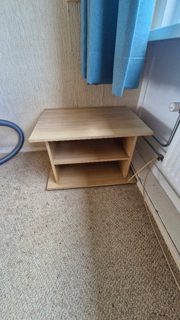 Houten bijzettafel/tv-meubel met 2 planken, Huis en Inrichting, Kasten | Televisiemeubels, Ophalen, Gebruikt, Modern, Functioneel