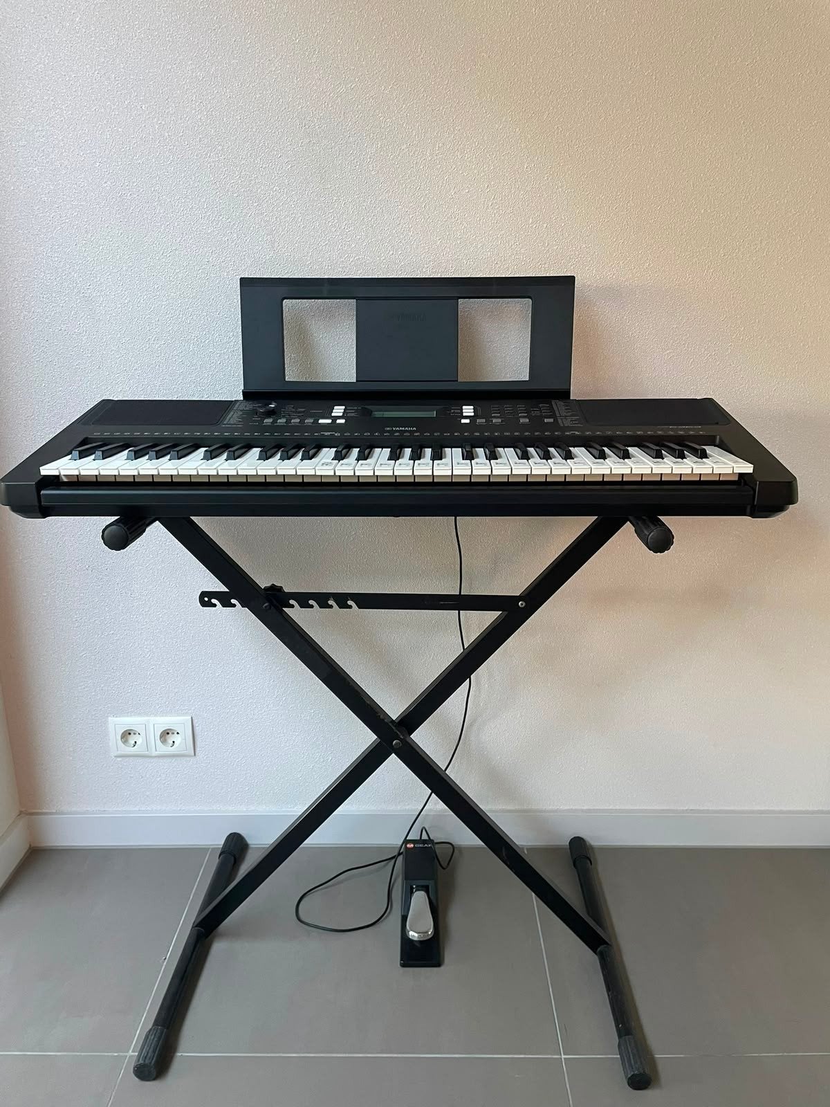Yamaha PSR-E363 Digitaal Keyboard met Standaard en Pedaal, Ophalen, 61 toetsen, Yamaha, Zo goed als nieuw