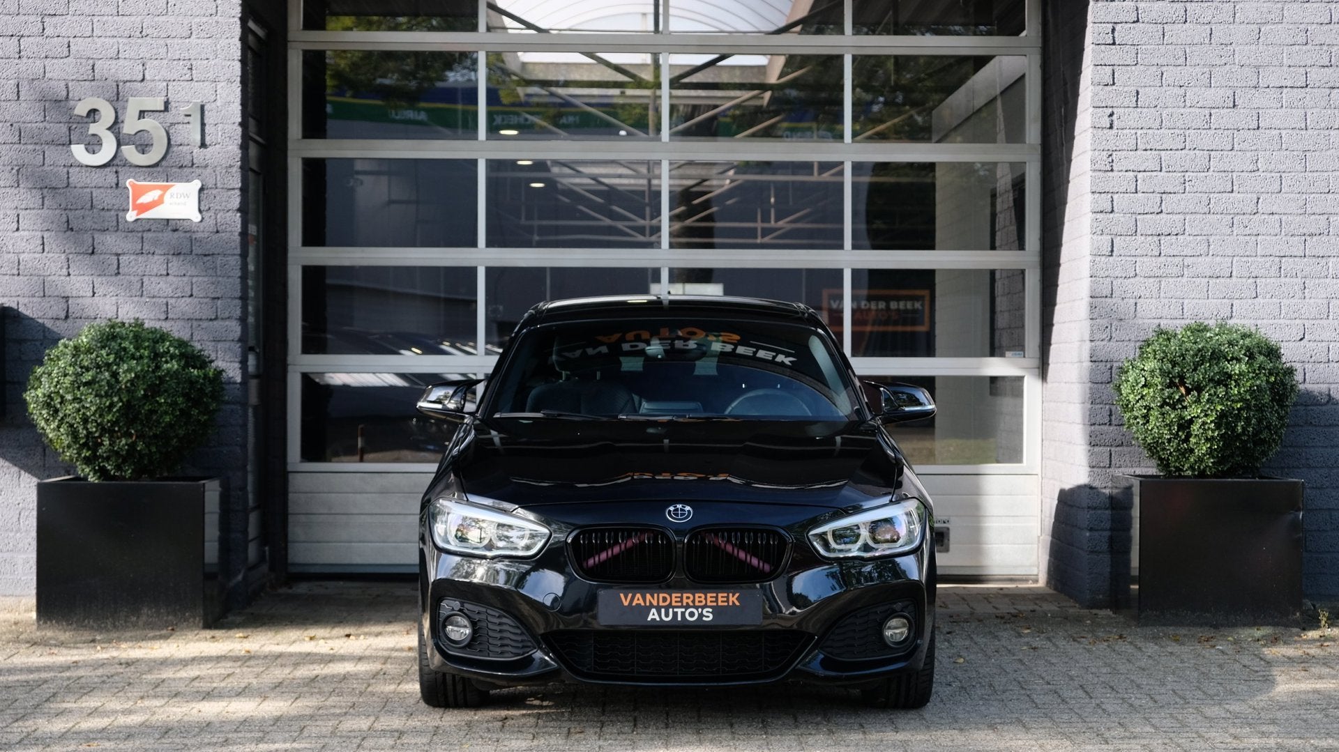 BMW 1-serie 120i Edition M Sport Shadow High Executive, Auto's, Achterwielaandrijving, Gebruikt, 4 stoelen, Alcantara
