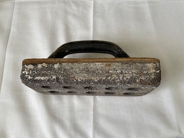 Nr.280: Carborundum schuursteen met handvat, Ophalen of Verzenden, Gebruikt