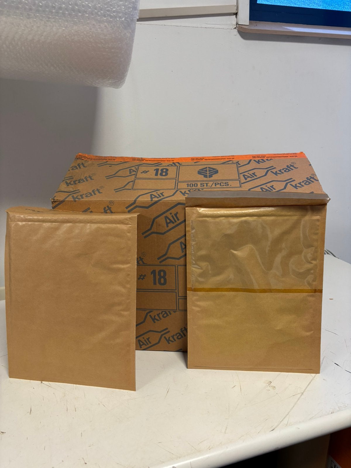 100 luchtkussen enveloppen 26,5 x 37 cm, Postzegels en Munten, Brieven en Enveloppen | Nederland, Ophalen of Verzenden, Envelop