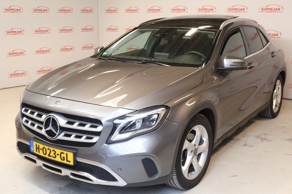 Mercedes-Benz GLA-klasse 250 Premium Plus, Panodak, trekhaak, Auto's, Mercedes-Benz, 730 kg, Gebruikt, 4 cilinders, Leder en Stof