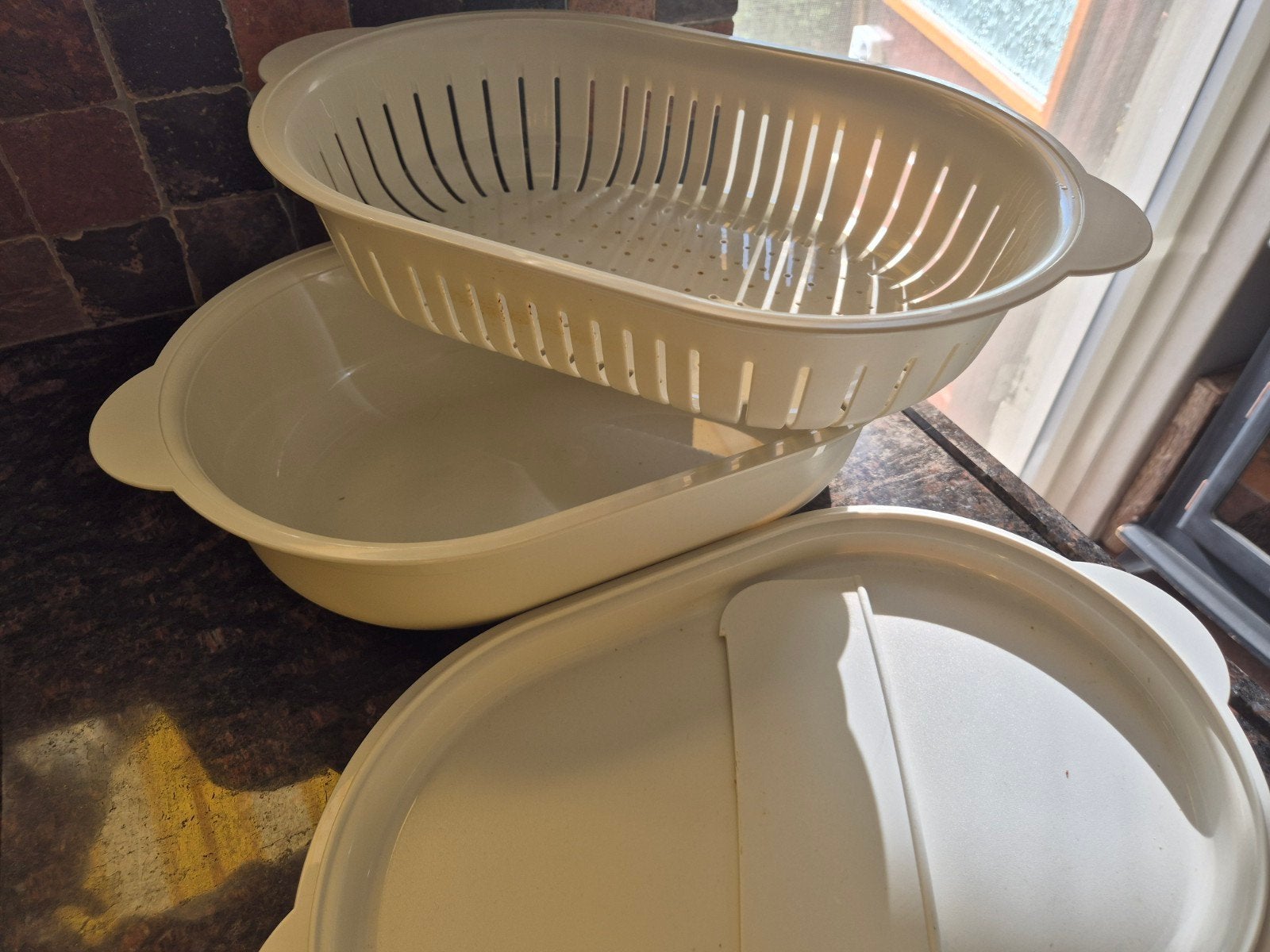 Tupperware rijst/pasta stomer/serveerschaal, Ophalen of Verzenden, Zo goed als nieuw, Schaal