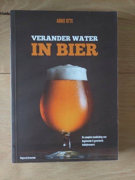 Adrie Otte - Verander water in bier, Boeken, Ophalen of Verzenden, Zo goed als nieuw, Adrie Otte