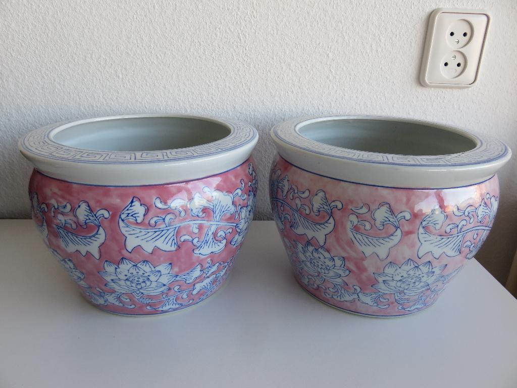 2 Vintage Chinese bloempotten lichtroze met lotussen, 25 tot 40 cm, Rond, Binnen, Ophalen of Verzenden