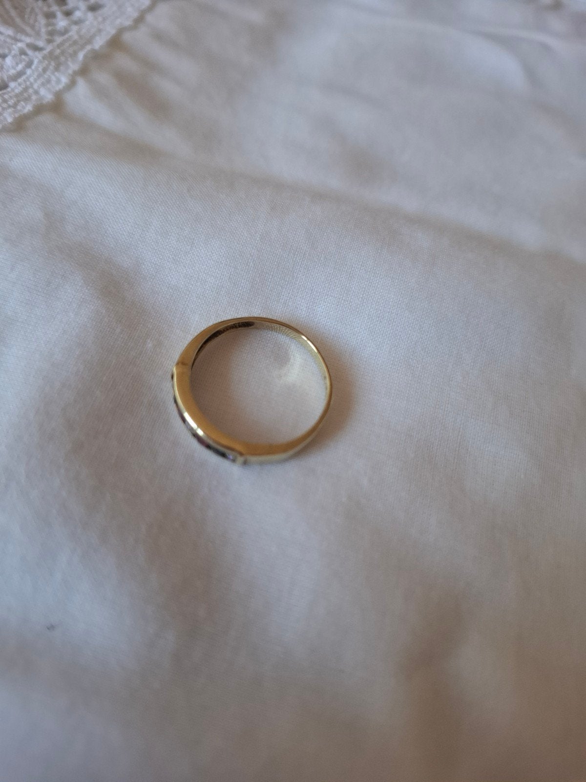 8K GOUDEN RING MET STEENTJES <<VINTAGE>>, Gebruikt, Ophalen of Verzenden, 17 tot 18, Met edelsteen