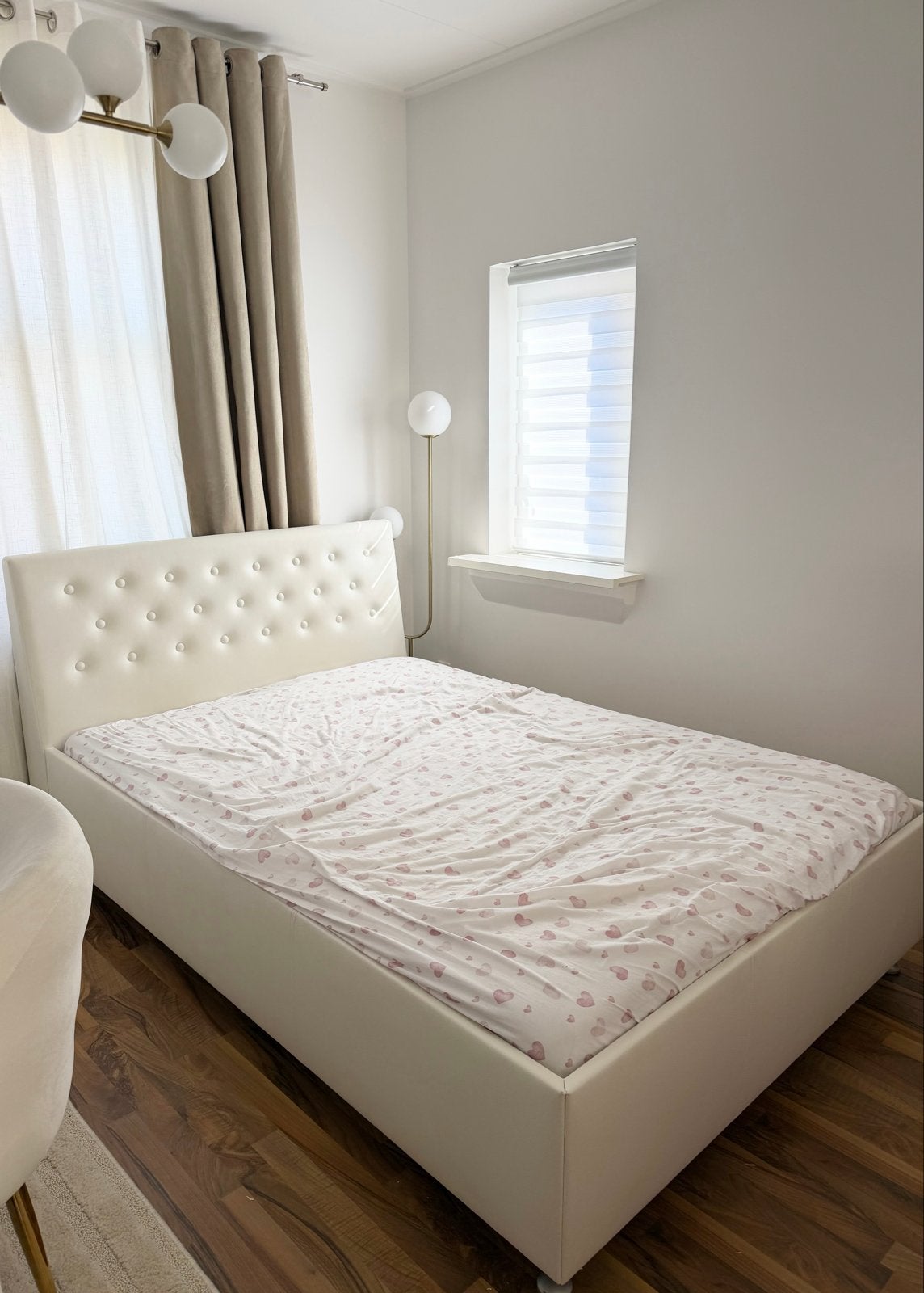 Tweepersoonsbed met comfortabel matras 140x200 cm