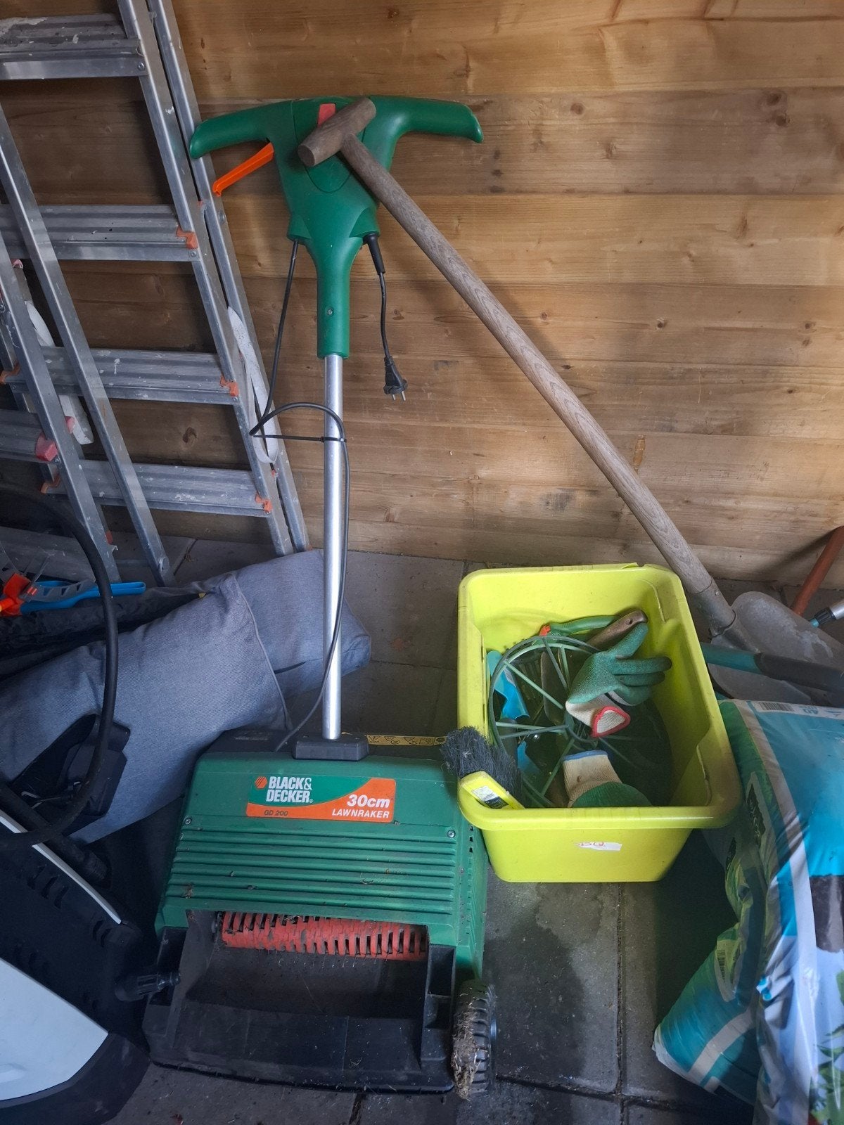 Black & Decker Verticuteermachine 30cm Lawntaker, Ophalen, Gebruikt, Elektrisch, Black & Decker