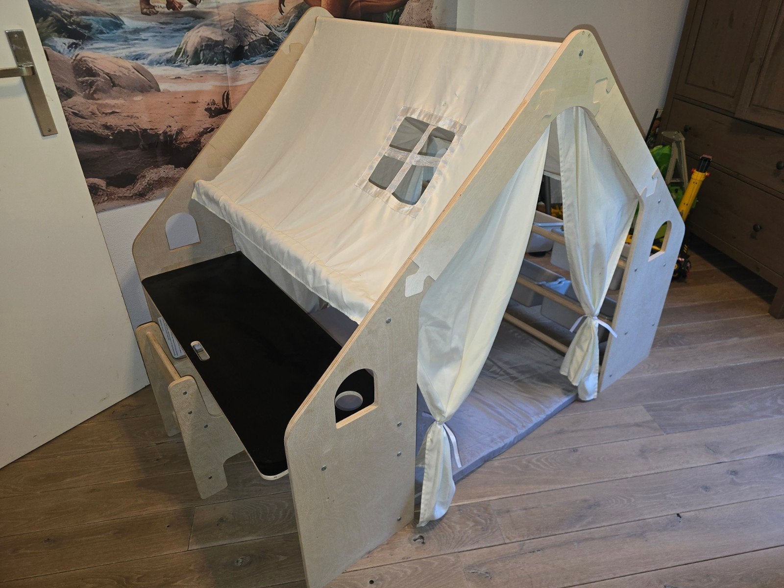 Houten Binnenspeeltent 100x140  6-in-1 met Schoolbord, Stoel, Ophalen, Gebruikt, Hout