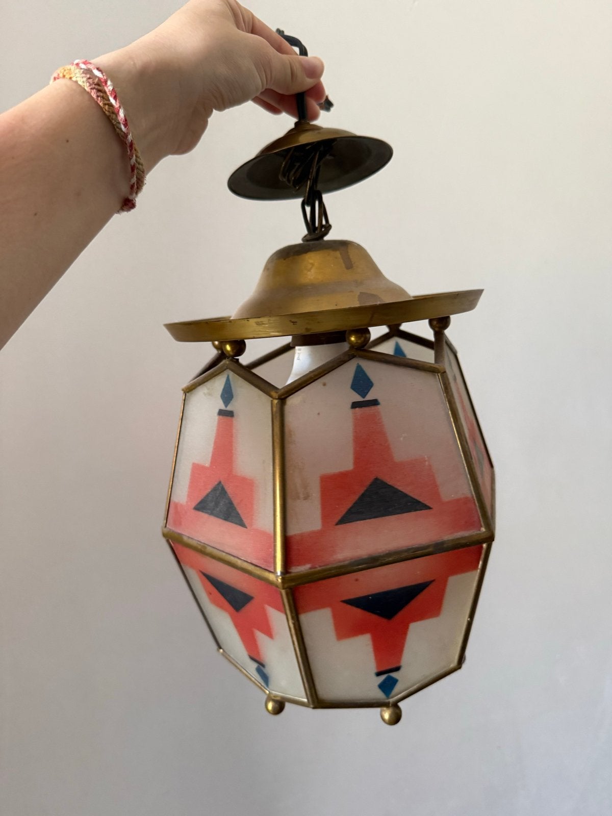 Antieke hanglamp met glas en geometrisch patroon, Ophalen