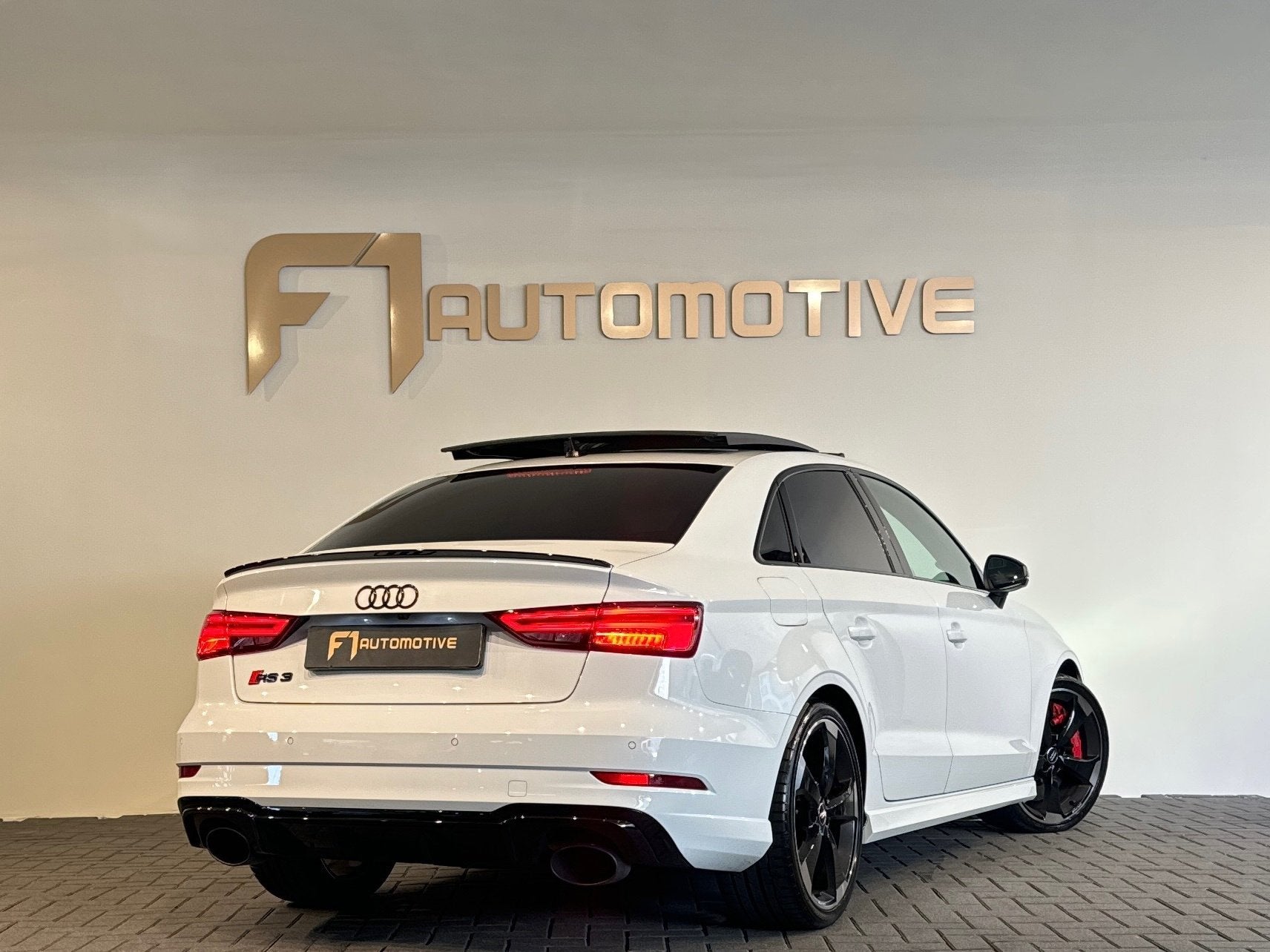 Audi RS3 Limousine 2.5 TFSI quattro Pano|RS Seat|B&O|Keyless, Auto's, Audi, Automaat, Dealer onderhouden, Gebruikt, RS3