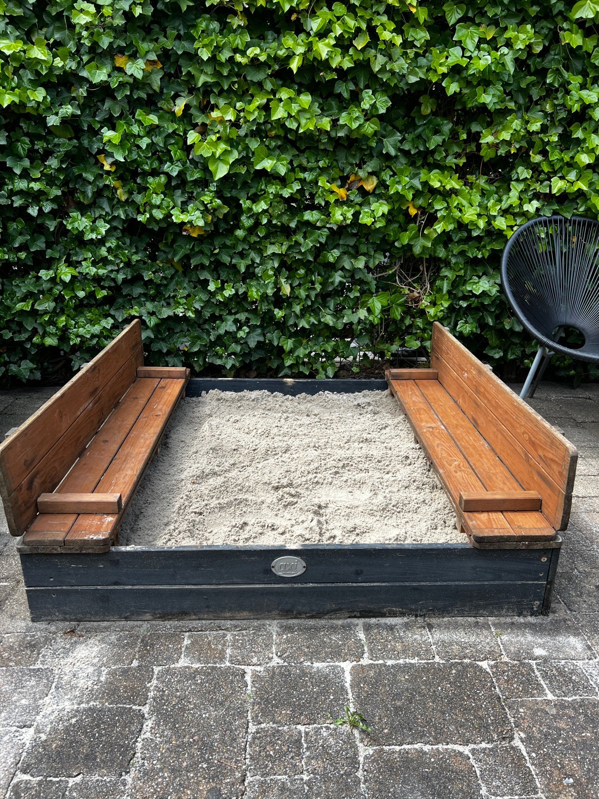 Houten zandbak met deksel en bankjes, Ophalen, Gebruikt