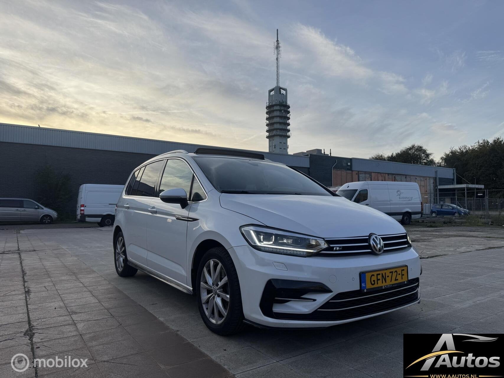 Volkswagen Touran 2.0 TDI SCR | R- Line 7p | 4 motion | pano, Auto's, Euro 6, 4 cilinders, 150 pk, 7 stoelen
