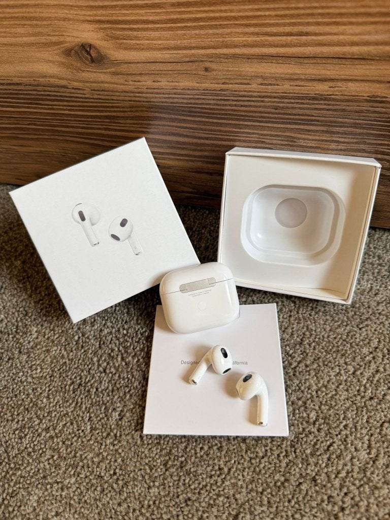 AirPods 3 met MagSafe Charging Case Nieuw & Fabrieksgeseald, Telecommunicatie, Mobiele telefoons | Oordopjes, Bluetooth, In gehoorgang (in-ear)