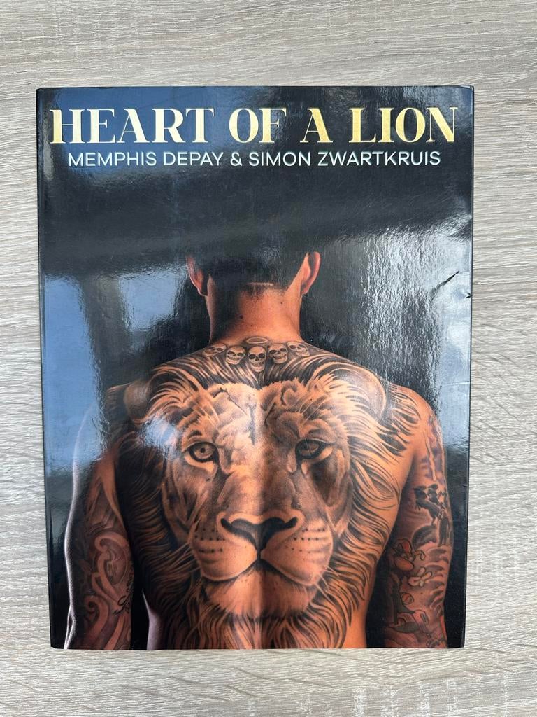 Memphis Depay - Heart of a Lion, Ophalen of Verzenden, Zo goed als nieuw, Sport