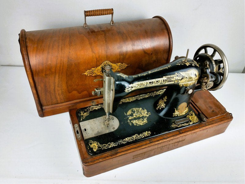 Te koop teab NAAIMACHINE IS GERESERVEERD, Antiek en Kunst, Antiek | Naaimachines, Ophalen