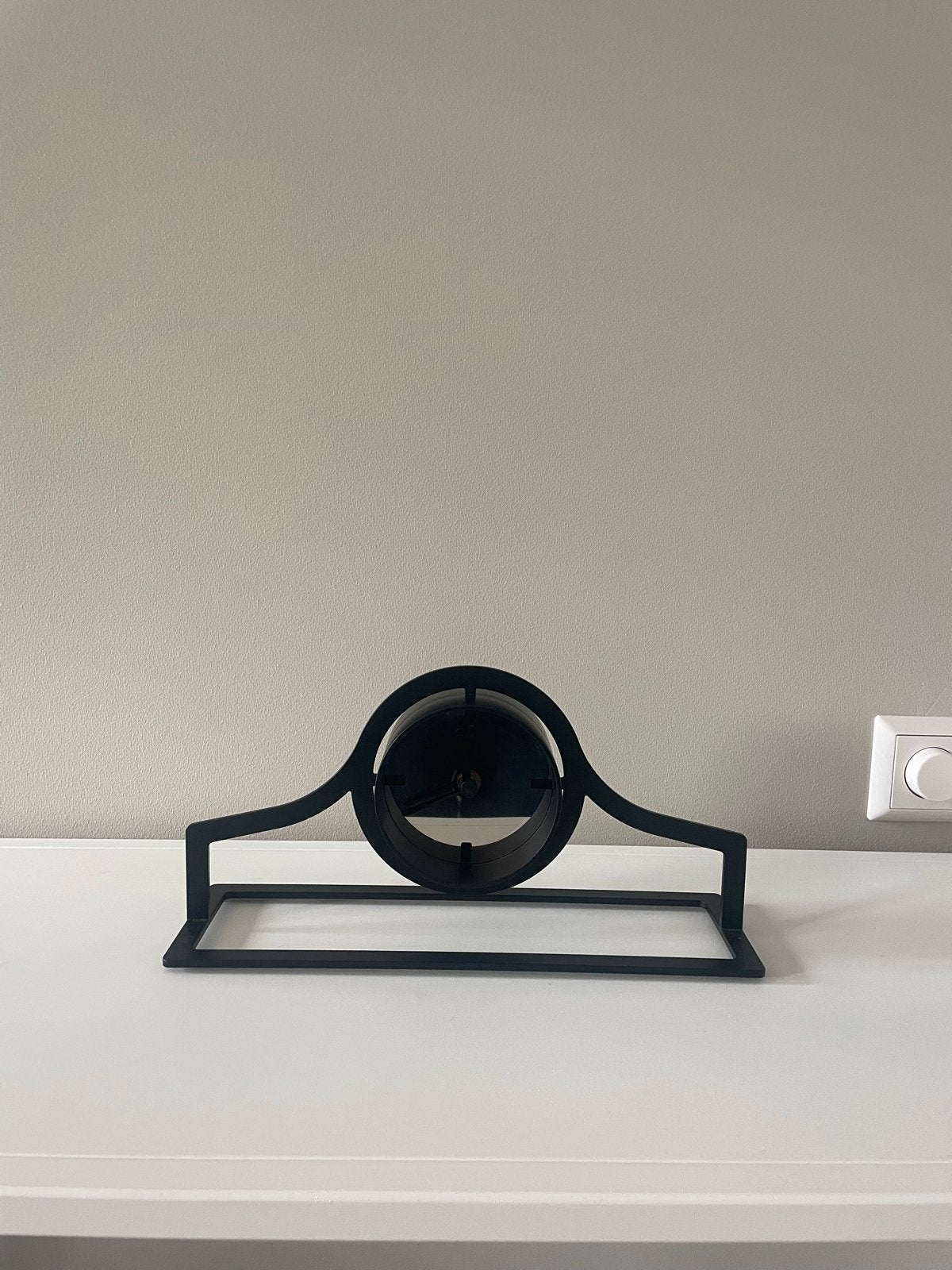 Gispen Outline Tafelklok Laag - Modern Design van Peter van, Antiek en Kunst, Ophalen of Verzenden