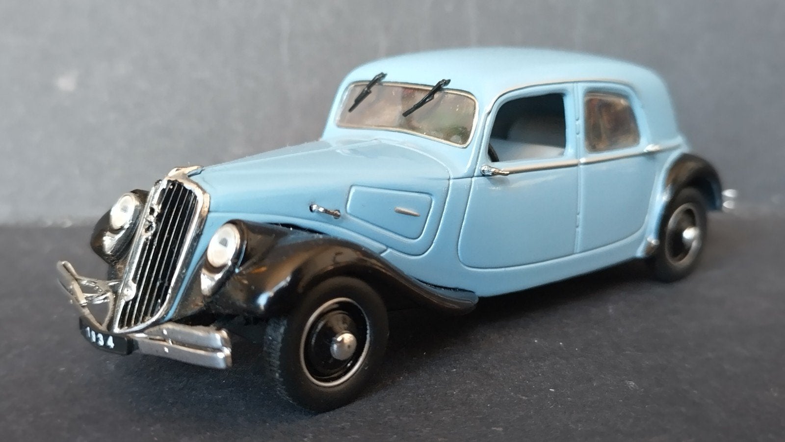 Citroen Traction Avant 22cv 1:43 Universal Hobbies Pol, Auto, Verzenden, M, Zo goed als nieuw