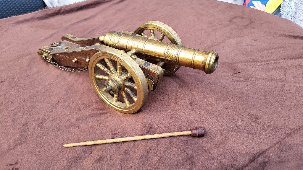 Groot Massief Messing Kanon / Saluutkanon 7 kg Handgemaakt, Ophalen of Verzenden, Koper