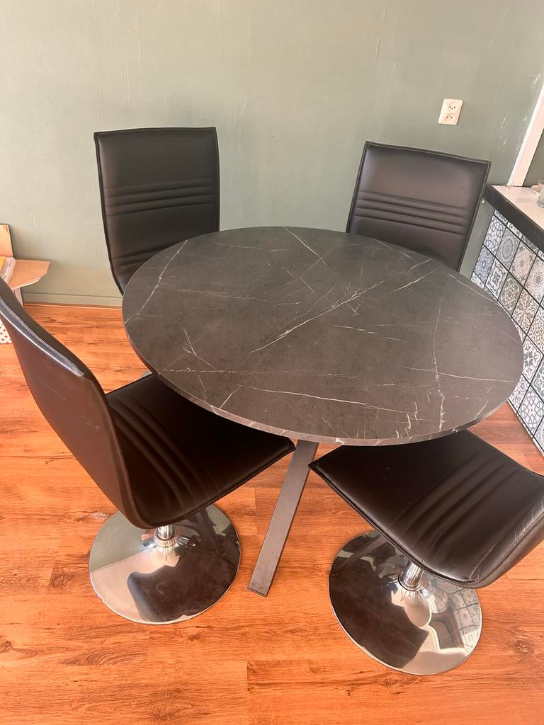 Ronde marmerlook tafel met vier moderne leren stoelen, Ophalen, Gebruikt, 100 tot 150 cm, Rond