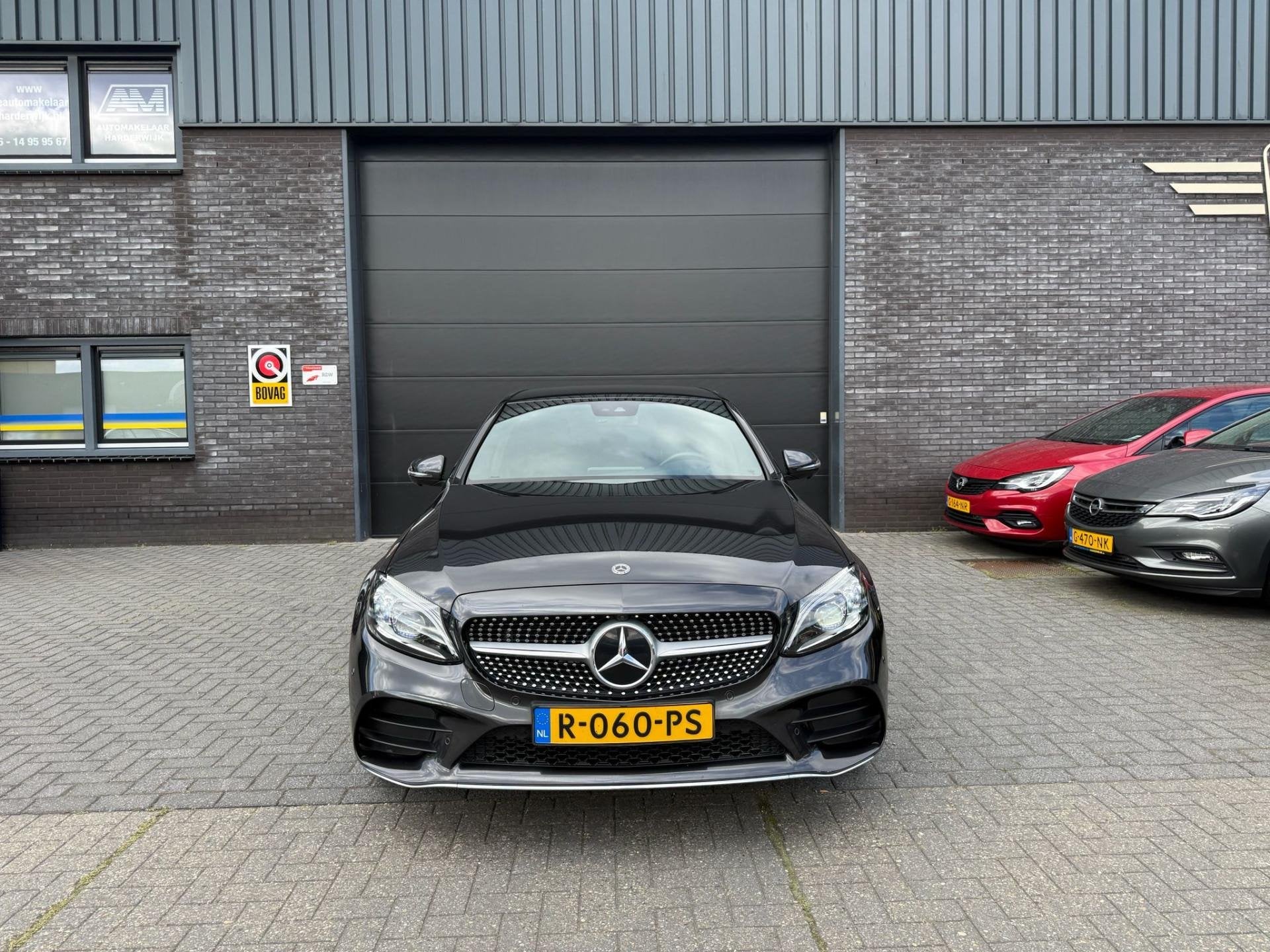 Mercedes-Benz C-klasse 300 e Advantage Pack | 3/6/12MND GARA, 14 kWh, Leder en Stof, Plug-in hybride, Bedrijf