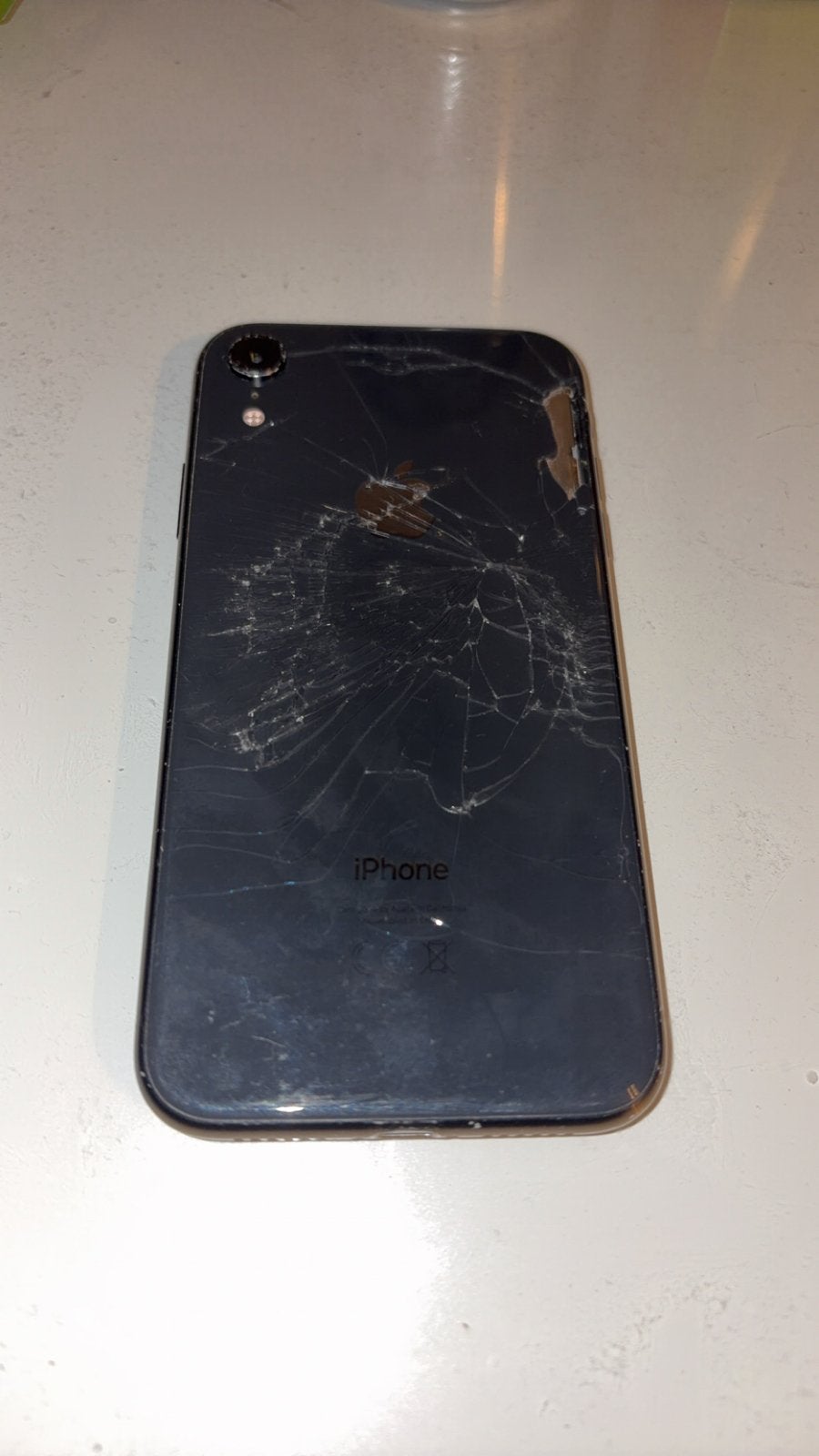 Foto 5 van iPhone XR - Achterkant beschadigd, camera perfect