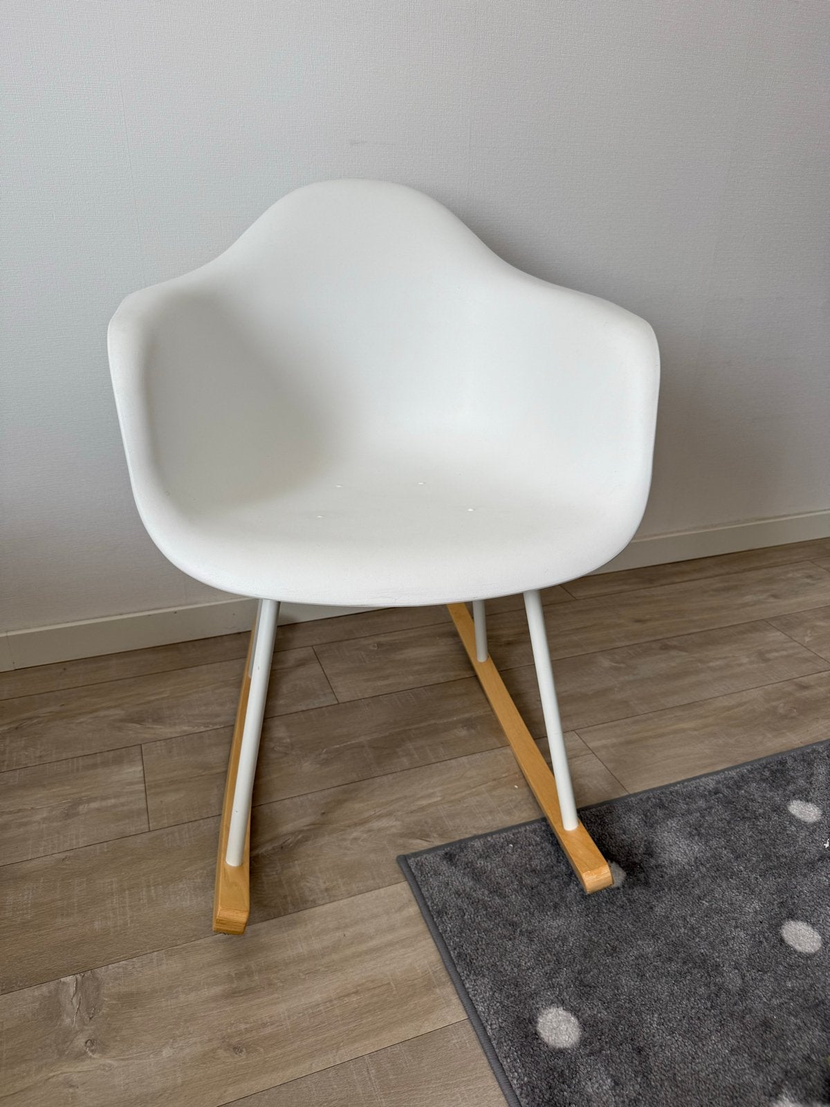 Witte schommelstoel, zo goed als nieuw, Ophalen, Kunststof, Wit, Zo goed als nieuw