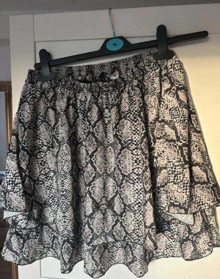 Zwarte/beige slangenprint rok - Maat L, Kleding | Dames, Ophalen of Verzenden, Gedragen, Maat 42/44 (L), Zwart