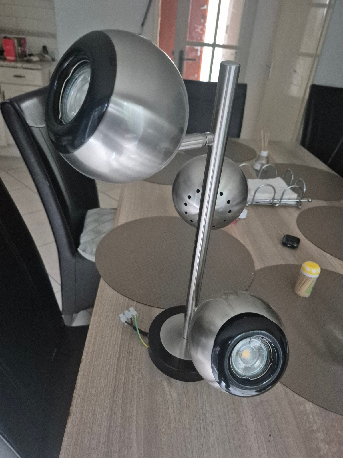 Moderne tafellamp met 3 zilveren bollen, Ophalen of Verzenden, Gebruikt, Metaal