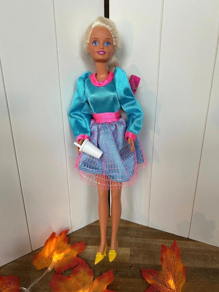Sindy met milkshake 1994 Hasbro, Ophalen of Verzenden, Gebruikt, Fashion Doll