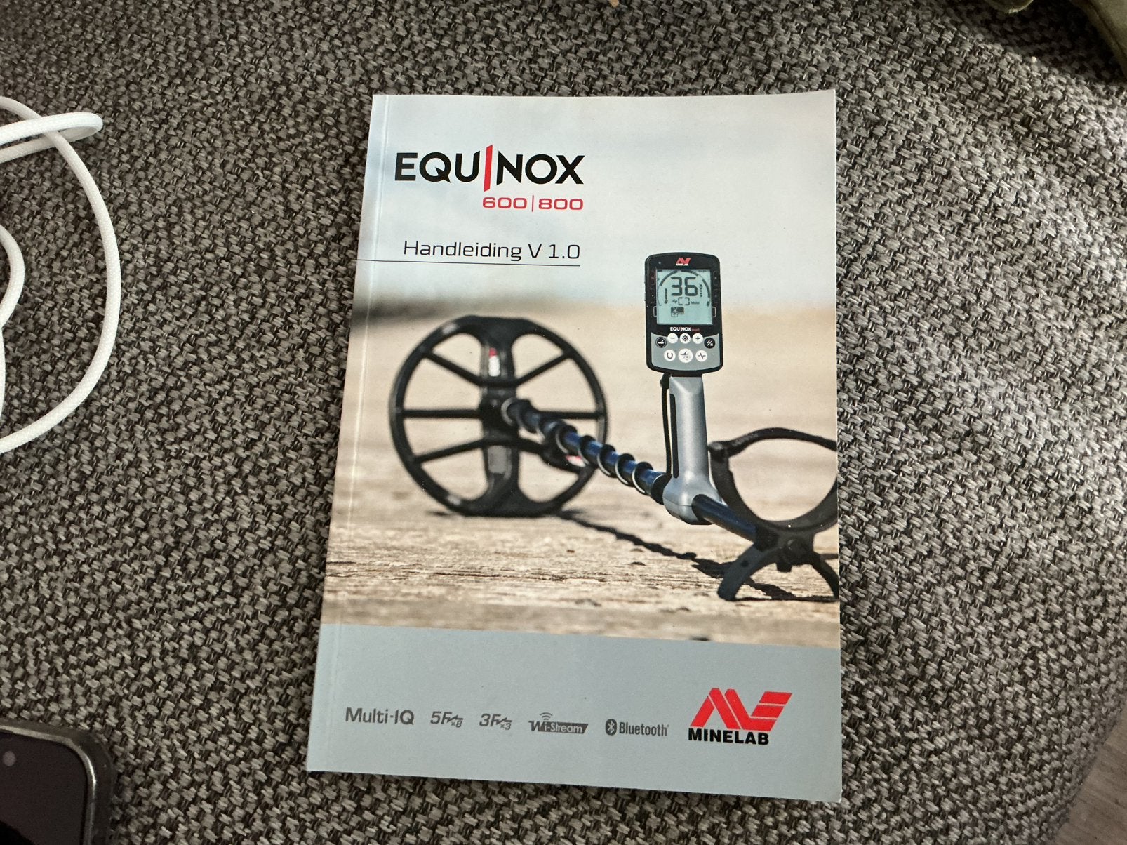 Equinox 600|800 handleiding V 1.0, Hobby en Vrije tijd, Metaaldetectors, Ophalen, Zo goed als nieuw, Minelab