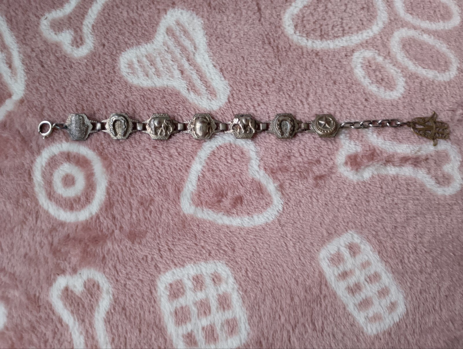 Vintage Zilverkleurige Armband met Gelukssymbolen, Sieraden, Tassen en Uiterlijk, Armbanden, Ophalen of Verzenden, Gebruikt, Zilver