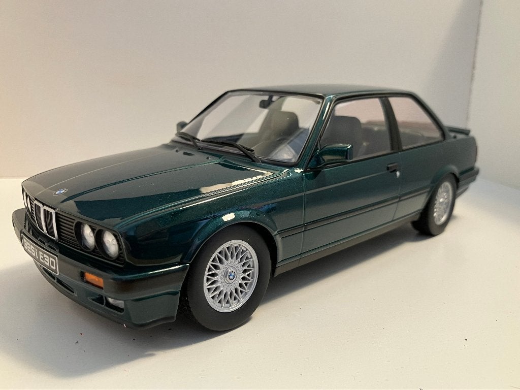 BMW 325i  (e30)  Groen metallic  1/18 KK-Scale, Ophalen of Verzenden, Nieuw, Auto, Overige merken