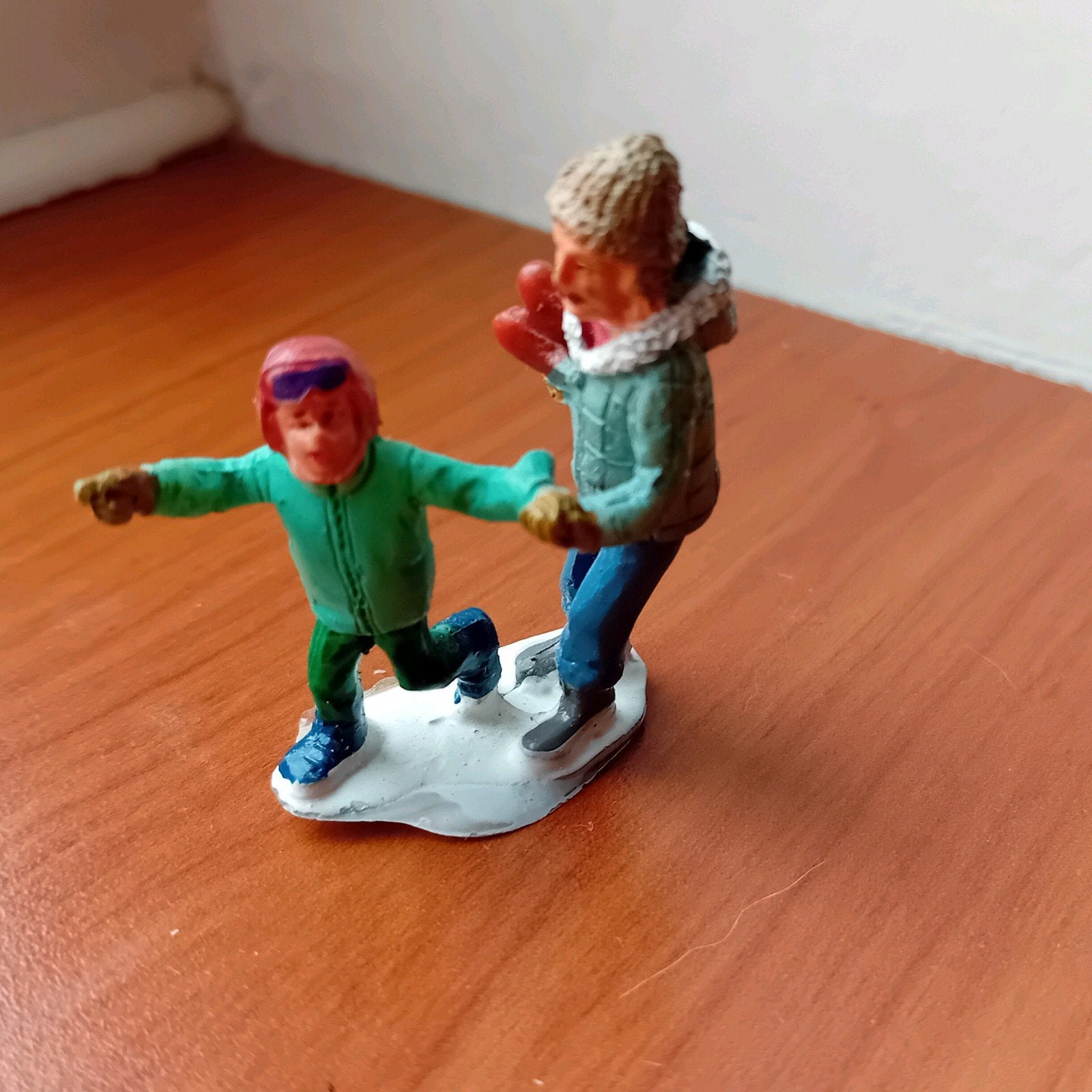Kerstfiguren vader en zoon voor Kerstdorp, Ophalen of Verzenden