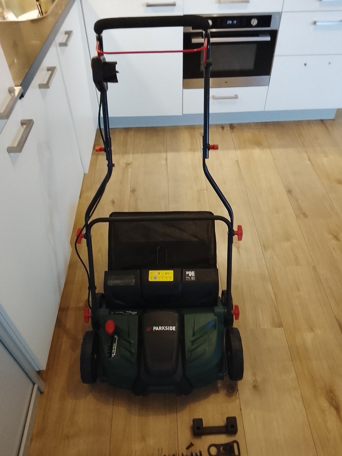 Parkside Verticuteermachine / Rasenlüfter PELV 1800 A1, Service@lidl.com, Ophalen of Verzenden, Stiftsbergstraße 1, 74167 Neckarsulm, Duitsland